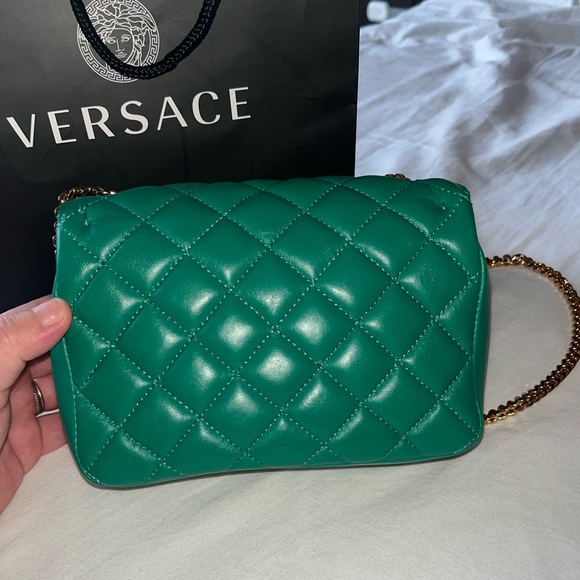 AUTHENTIC VERSACE MEDUSA GREEN CROSSBODY PURSE QUILTED LAMB LEATHER - Picture 6 of 13